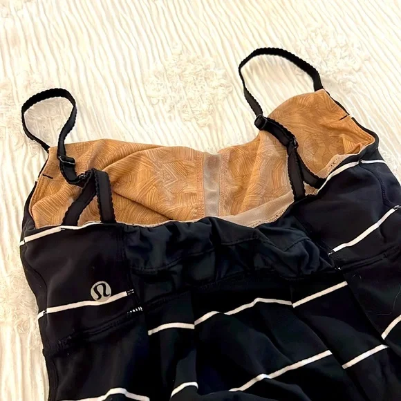 Lululemon top size 4 - Picture 2 of 3